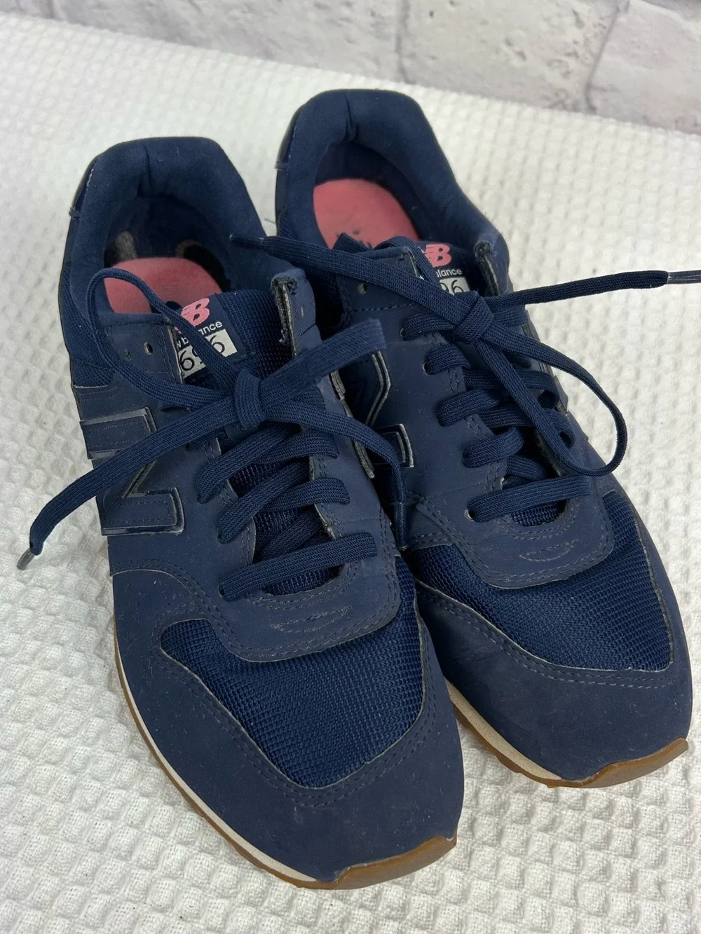 New Balance 696 WL696TC Navy Blue Lifestyle Sneakers Lace Up Women’s Size 9
